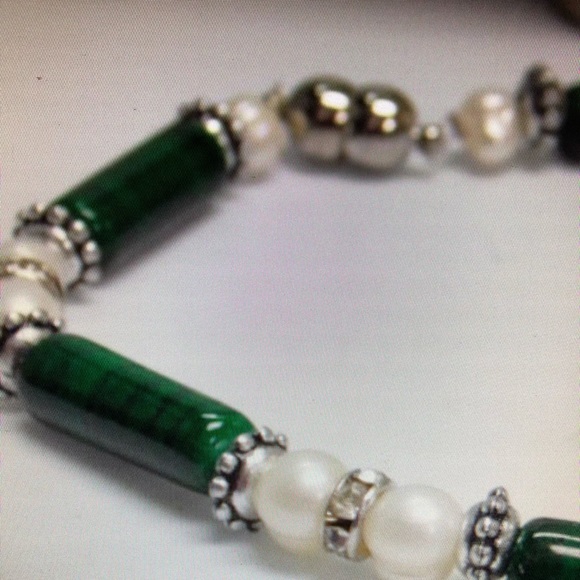Green glass tube fashion necklace - Picture 3 of 4